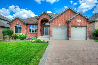 3374 MCLAUCHLAN Crescent, London South, ON N6P 0A4