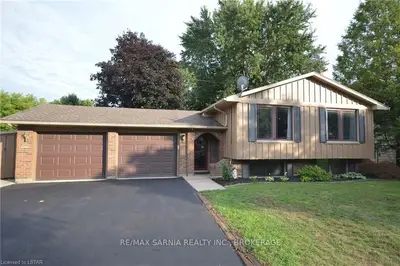 8331 GOOSEMARSH Line, Lambton Shores, ON N0M 1T0