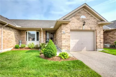 375 SCOTT Street 24, Strathroy-Caradoc, ON N7G 4G7