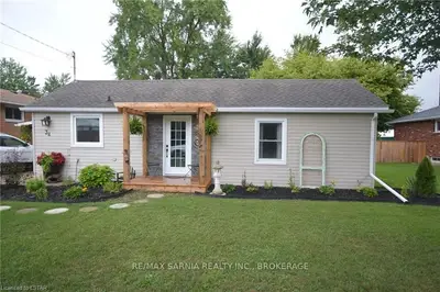 34 ARGYLE Street, Lambton Shores, ON N0N 1J0