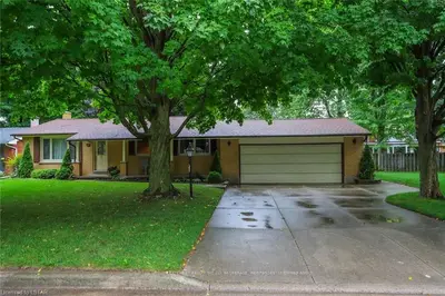 37 PICKWICK Crescent, London East, ON N5V 2P9