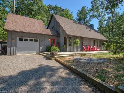 9942 PINETREE Crescent, Lambton Shores, ON N0M 1T0