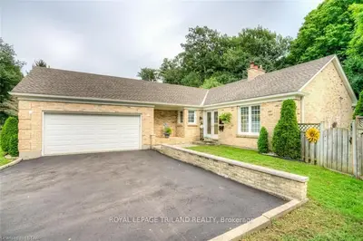 15 ROBINWOOD Crescent, London South, ON N6K 3B2