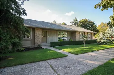 319 VILLAGE GREEN Avenue, London South, ON N6J 3Z3