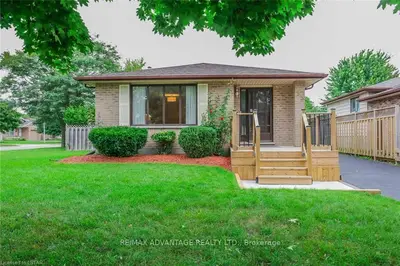 95 CLARA Crescent, London South, ON N6E 3G7