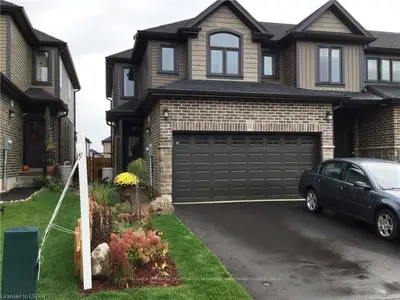 132 Links Crescent, Woodstock, On N4t 0k7