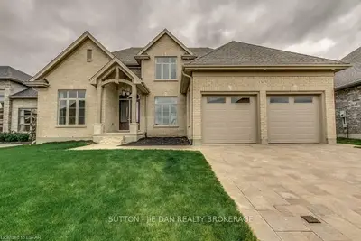 560 BRADWELL Chase, London North, ON N6G 5L9
