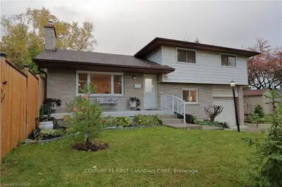 660 JASON Crescent, London South, ON N6J 3E8
