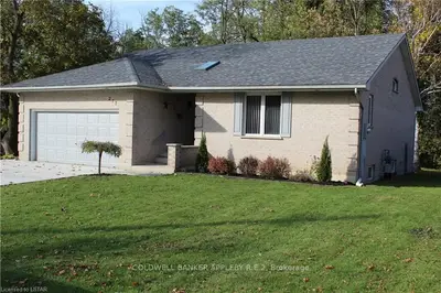 277 Saulsbury Street, Strathroy-Caradoc, ON N7G 2B1