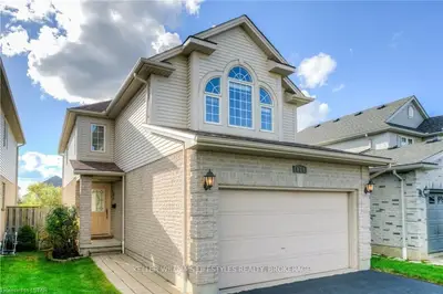 476 CUDMORE Crescent, London South, ON N6M 1M3