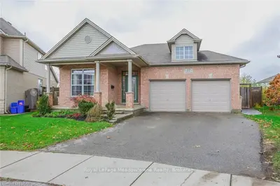 27 ARKLOW Place, London North, ON N5X 0B8