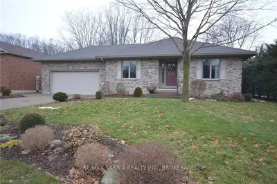 30 FRANCES Drive, Lambton Shores, ON N0N 1J0