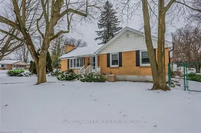 393 COLVILLE Boulevard, London South, ON N6K 2J4