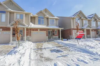 1061 EAGLETRACE Drive 117, London North, ON N6G 0T3