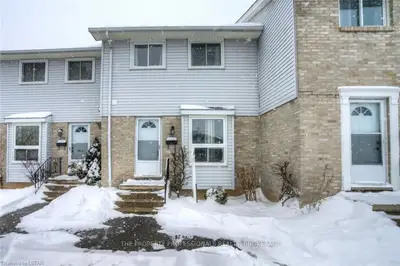 1786 ATTAWANDARON Road 21, London North, ON N6G 3N1