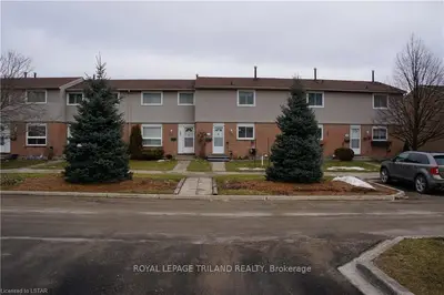 210 CARLYLE Drive 22, London East, ON N5V 3M9