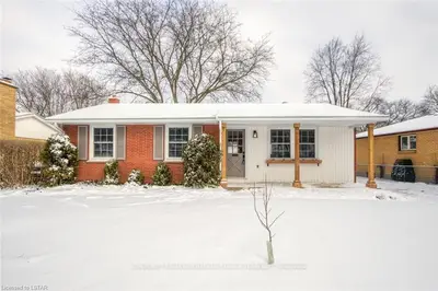 64 TRILLIUM Crescent, London East, ON N5Y 4T4