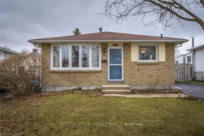 7 Upcott Crescent, London South, ON N6E 1S6
