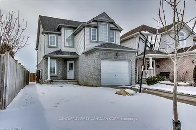 812 CROSSCREEK Crescent, London East, ON N5Y 6K8