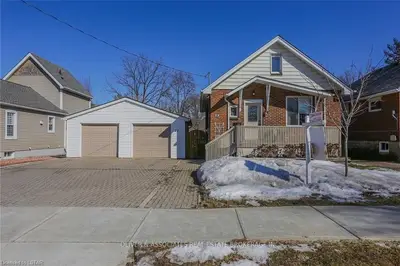 22 CLIFTONVALE Avenue, London South, ON N6J 1J6