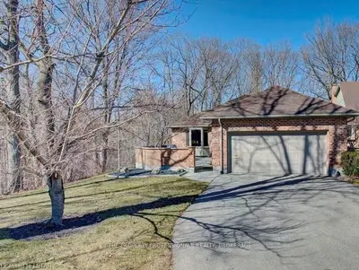 1443 COMMISSIONERS Road W 26, London South, ON N6K 1E2
