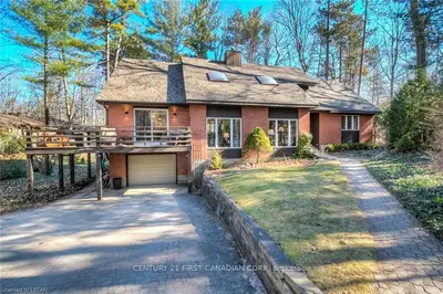 10447 GRAND OAKS Drive, Lambton Shores, ON N0M 1T0