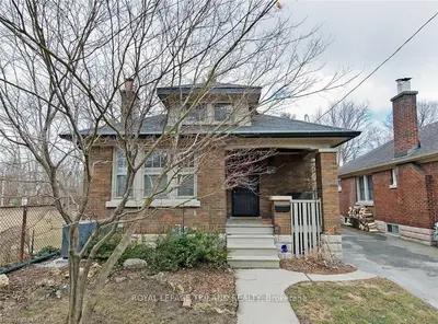 202 LANGLEY Street, London South, ON N6C 4G6