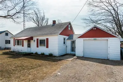 8393 TOWNSEND Line, Lambton Shores, ON N0M 1B0