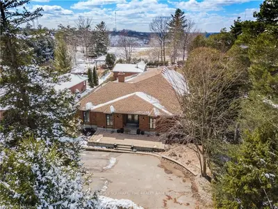 521 CRESTWOOD Drive, London South, ON N6K 1Y1