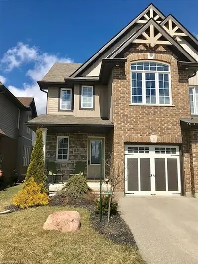 1180 Caen Avenue, Woodstock, On N4t 0g3