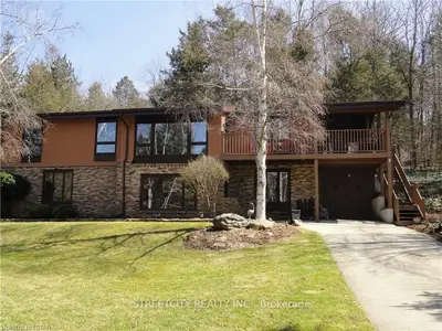 5429 LAKE VALLEY GROVE Road, Lambton Shores, ON N0N 1J7