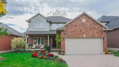225 OCTOBER Crescent, London South, ON N6K 4W5