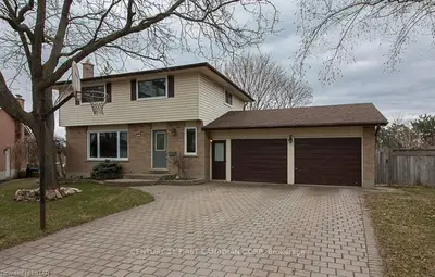 25 Gardiner Place, Woodstock, On N4s 8j1