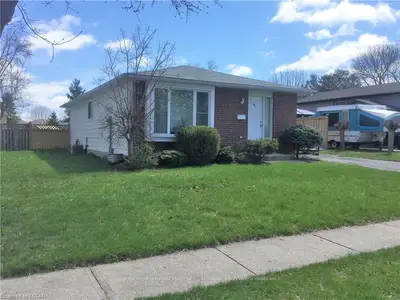 81 Keats Drive, Woodstock, On N4s 8b9
