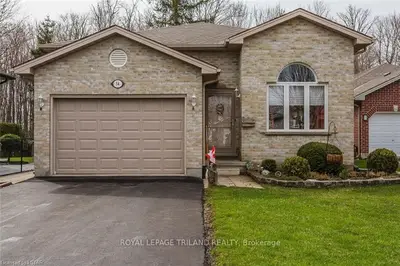 34 KENNEDY Place, London East, ON N5V 4W1