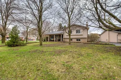 10 MONTEREY Crescent, London South, ON N6P 1C4
