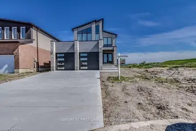 2209 WATEROAK Drive, London North, ON N6G 0R1