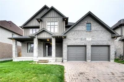 2378 MEADOWLANDS Way, London North, ON N6G 5L8