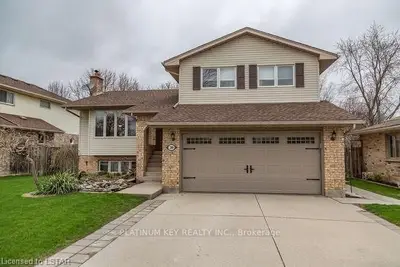 30 MOFFATT Lane, Strathroy-Caradoc, ON N7G 3Z8