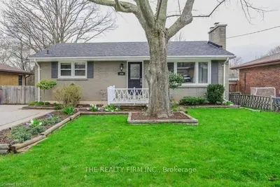 230 Ridgewood Crescent, London South, ON N6J 3G6