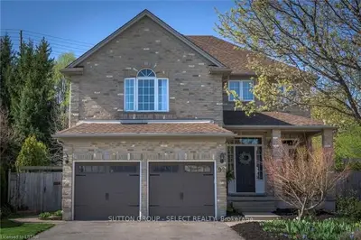 92 MEADOWOAK Crescent, London North, ON N6H 5E8