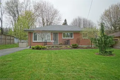 195 MARY Avenue, London South, ON N6J 3L8