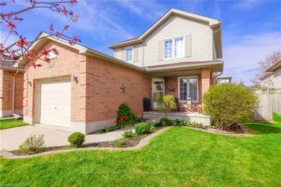 50 MOFFATT Lane, Strathroy-Caradoc, ON N7G 3Z8