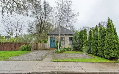 239 HILL Street, London East, ON N6B 1C8
