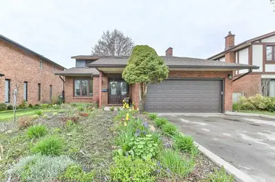 665 UPPER QUEEN Street, London South, ON N6C 5C3
