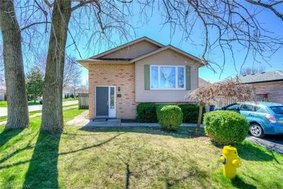 82 DANIELLE Lane, London East, ON N5W 5Z3