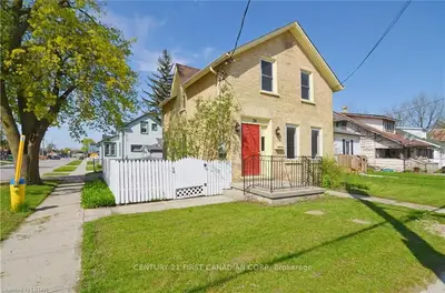 28 CARADOC (NORTH) Street, Strathroy-Caradoc, ON N7G 2M6