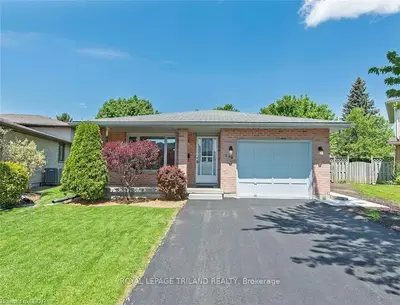 296 BLUE FOREST Place, London North, ON N6G 4H8