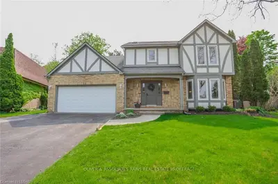 24 LOOKOUT Court, London South, ON N6K 3L5