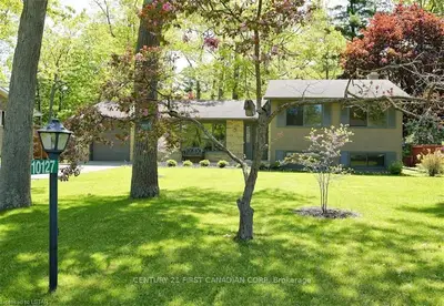 10127 JOHN Street, Lambton Shores, ON N0M 1T0